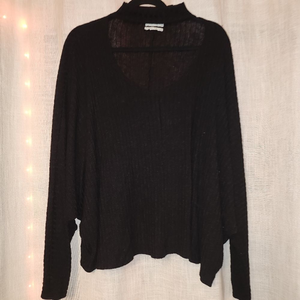 URBAN OUTFITTERS Neck Band Sweater